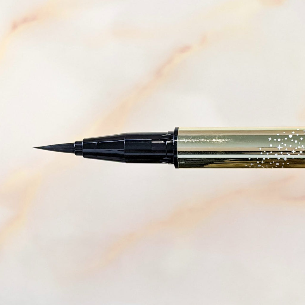 Close-up of the Dazzle Carat Liquid Eyeliner brush tip
